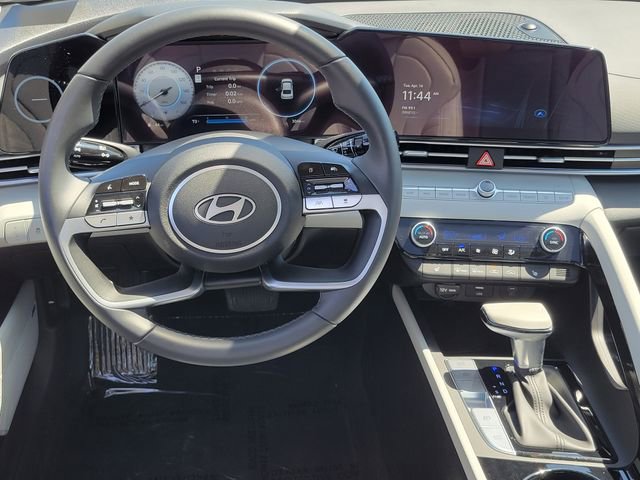 Used 2025 Hyundai Elantra Limited image 6