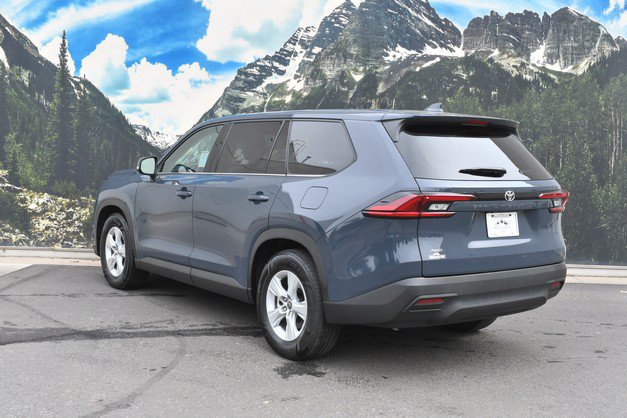 Certified 2025 Toyota Grand Highlander AWD image 9