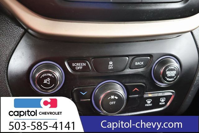 Used 2016 Jeep Cherokee Latitude w/ Cold Weather Group image 20