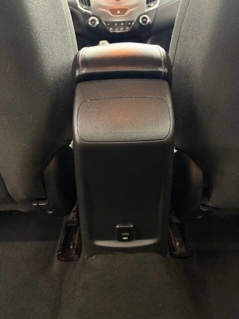 Used 2017 Chevrolet Cruze LT image 21