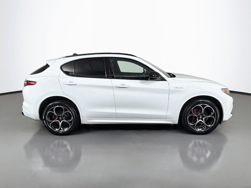 Used 2022 Alfa Romeo Stelvio Veloce AWD/4WD image 8