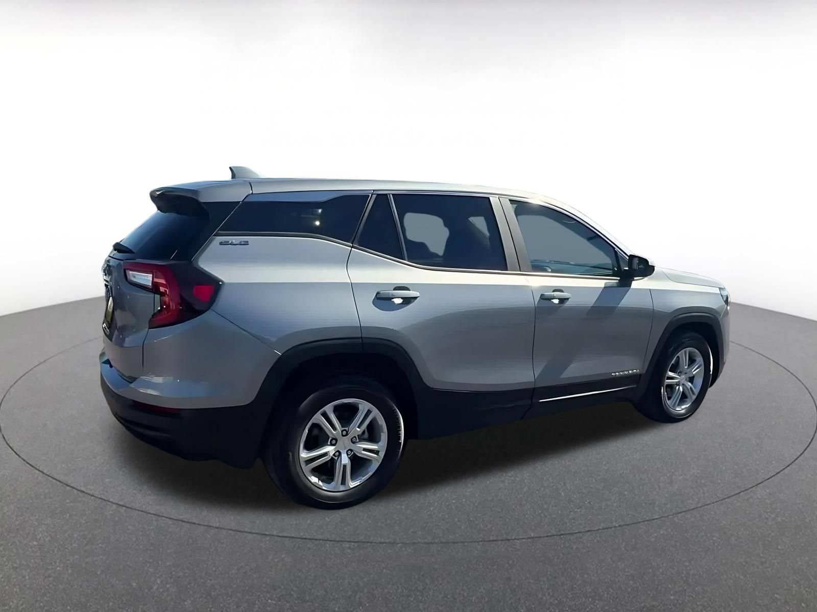 Used 2024 GMC Terrain SLE FWD image 15