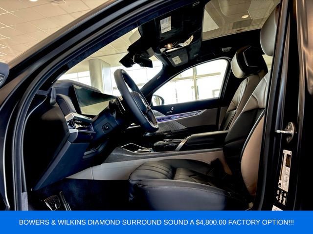 Used 2025 BMW 760i xDrive w/ Executive Package image 9