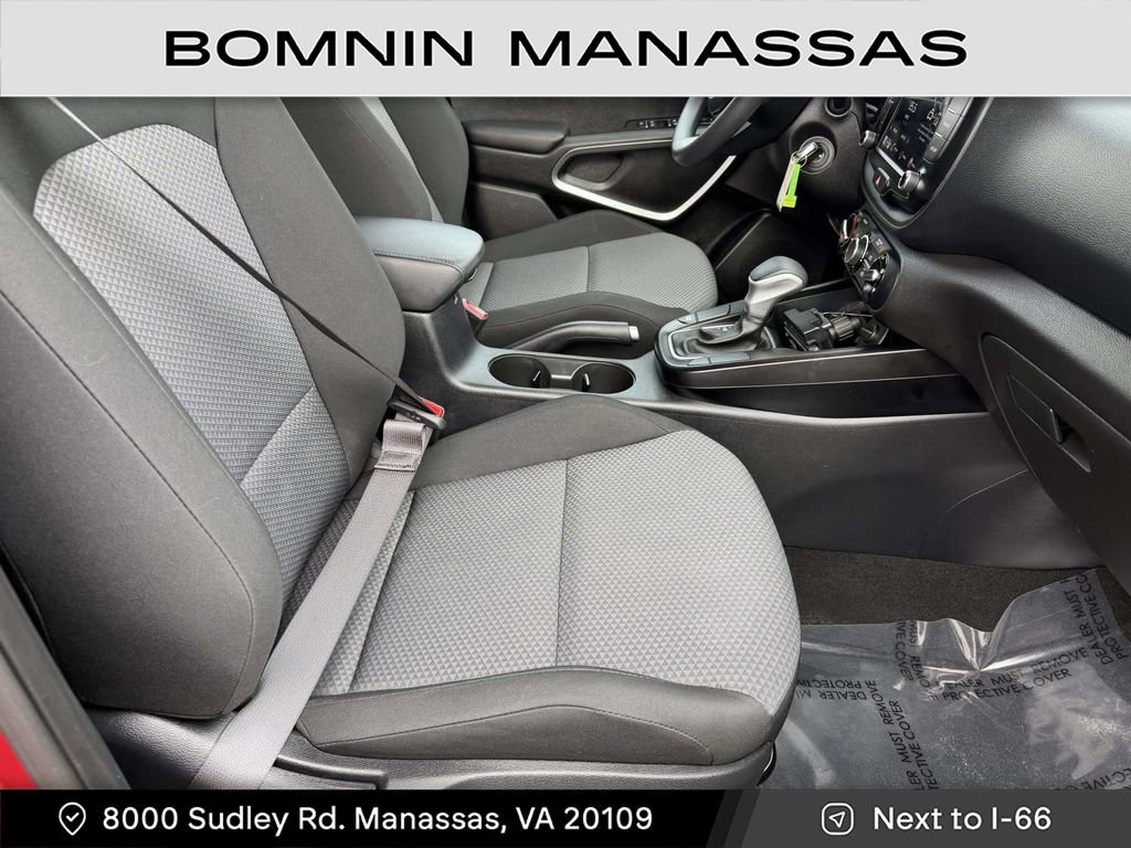 Used 2023 Kia Soul LX w/ LX Technology Package image 9