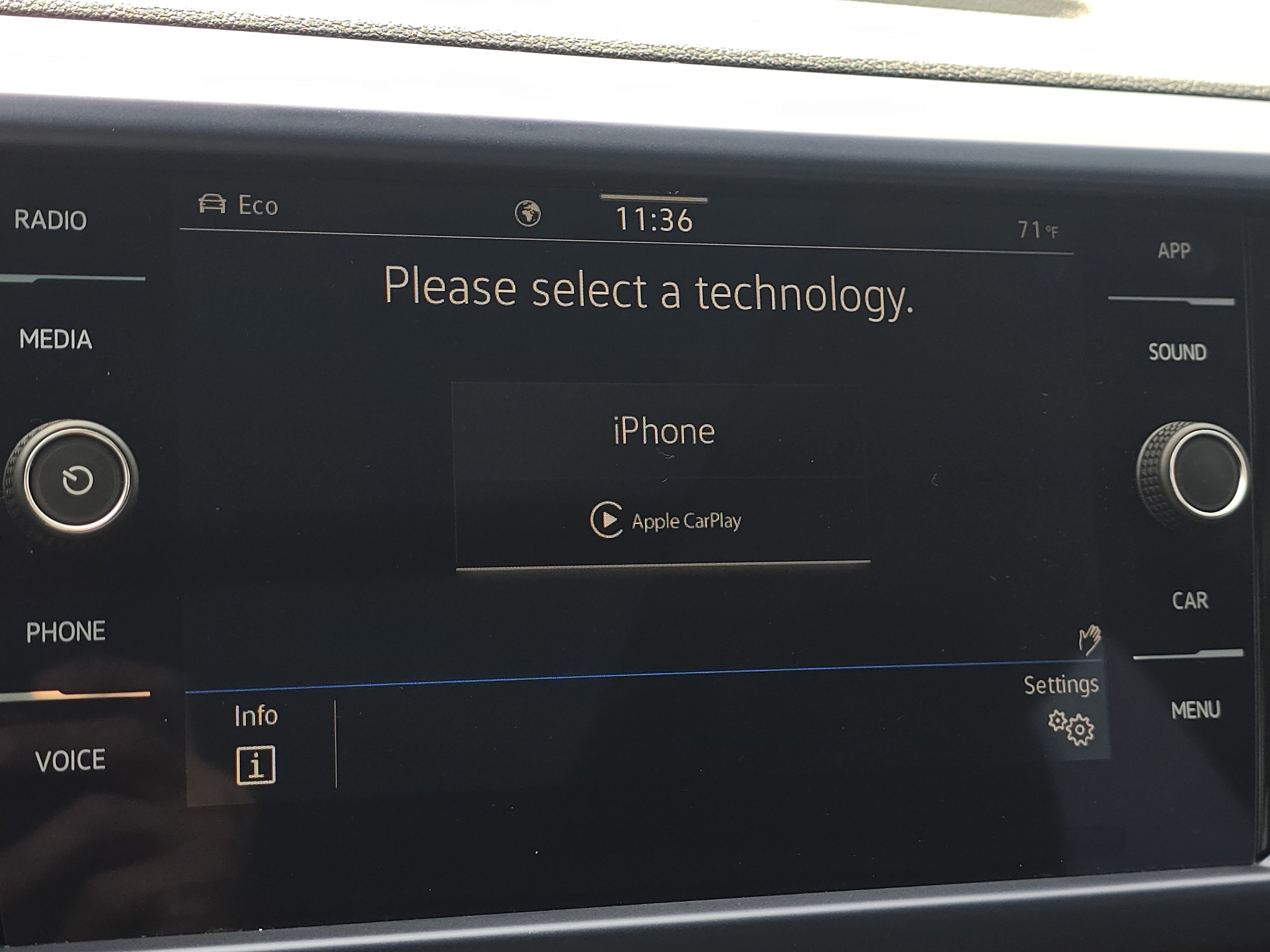 Certified 2023 Volkswagen Taos SE w/ Panoramic Sunroof Package image 12