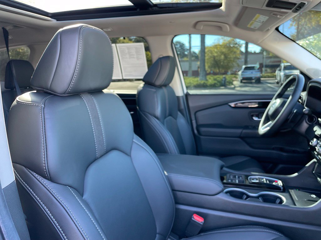 Certified 2025 Honda Pilot Touring image 31