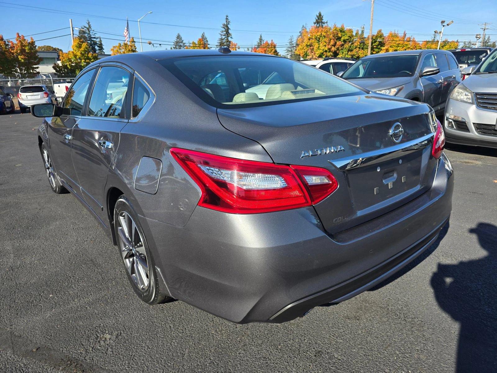 Used 2016 Nissan Altima 2.5 SV FWD image 3
