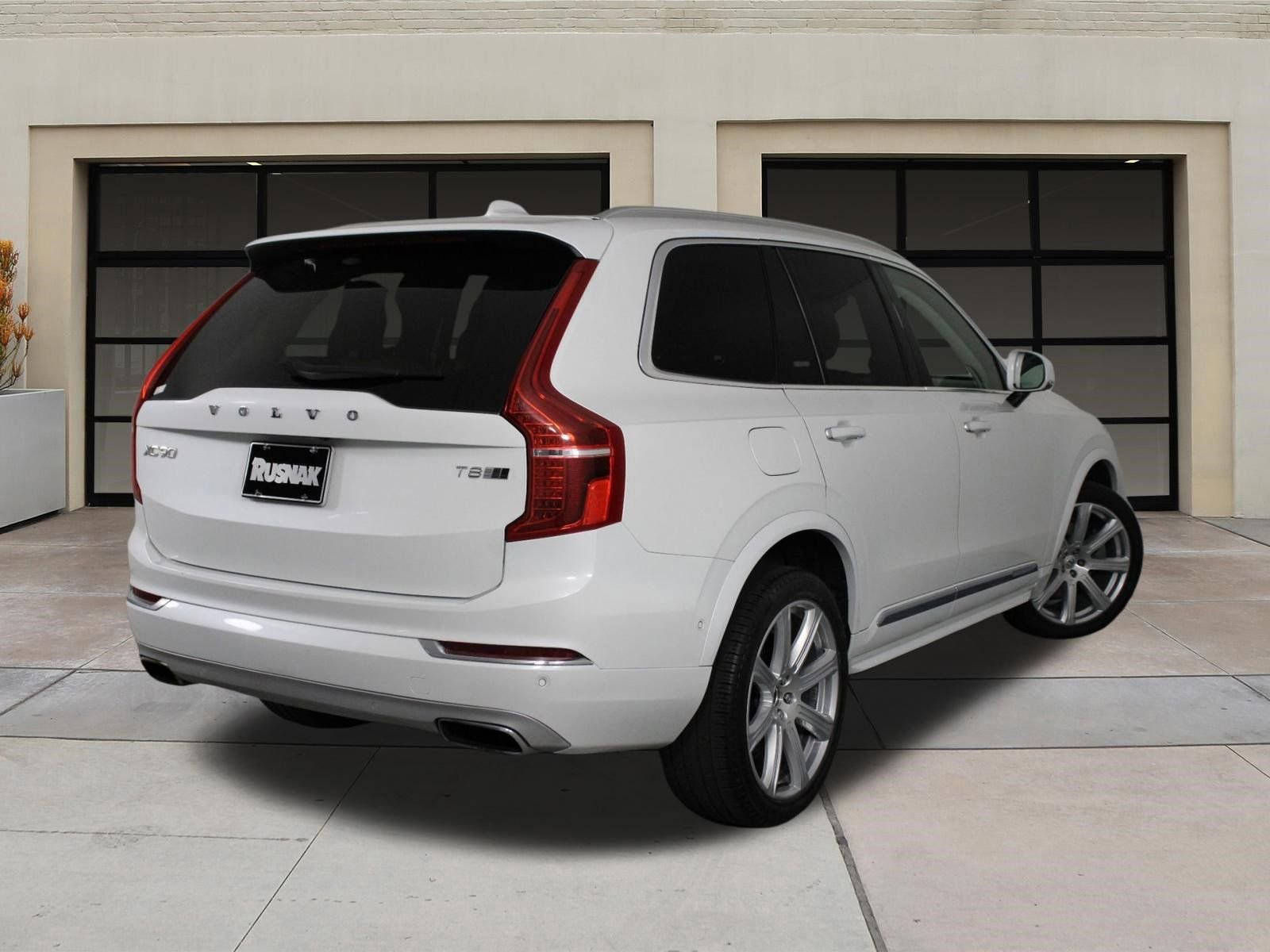 Used 2016 Volvo XC90 T8 Inscription w/ Vision Package AWD/4WD image 4