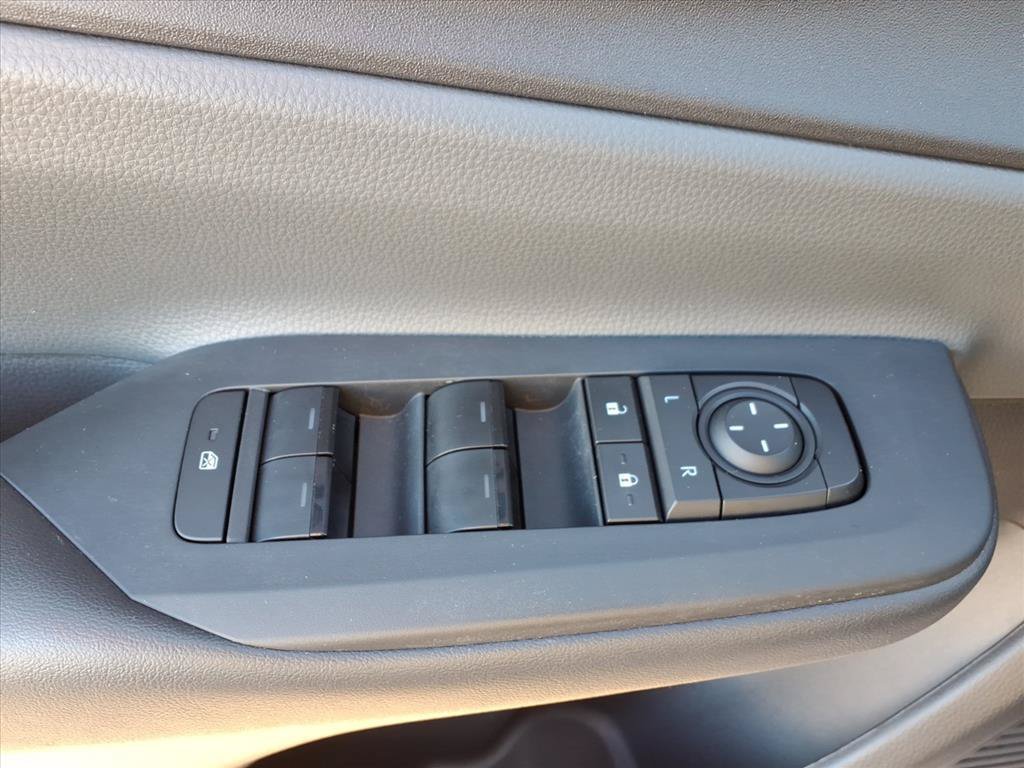 Certified 2025 Toyota Prius LE FWD image 17