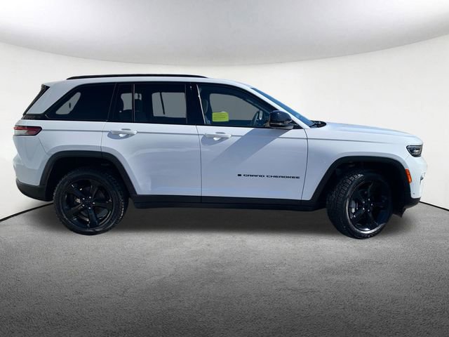 Used 2023 Jeep Grand Cherokee Limited w/ Luxury Tech Group II image 13