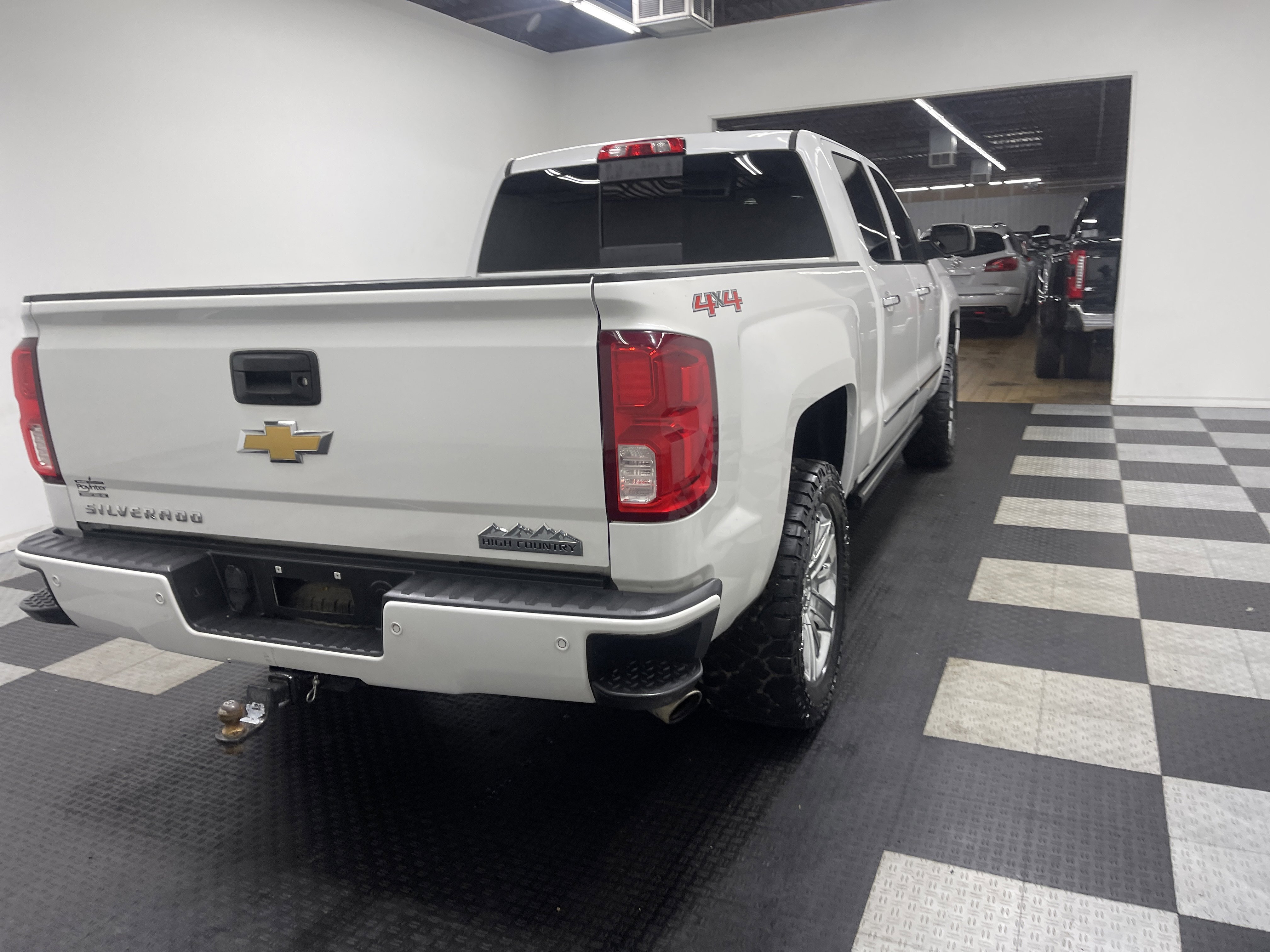 Used 2016 Chevrolet Silverado 1500 High Country w/ High Country Premium Package image 5