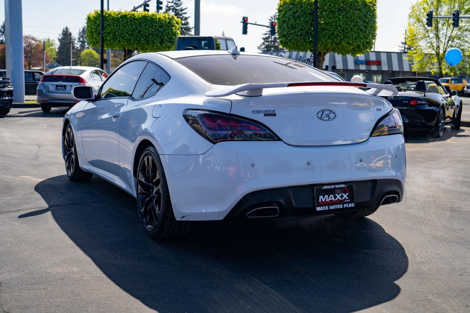 Used 2016 Hyundai Genesis Coupe 3.8 RWD image 11