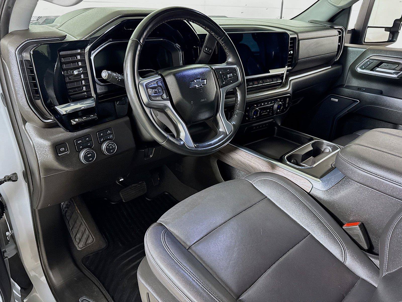 Used 2024 Chevrolet Silverado 2500 LTZ w/ LTZ Plus Package AWD/4WD image 7