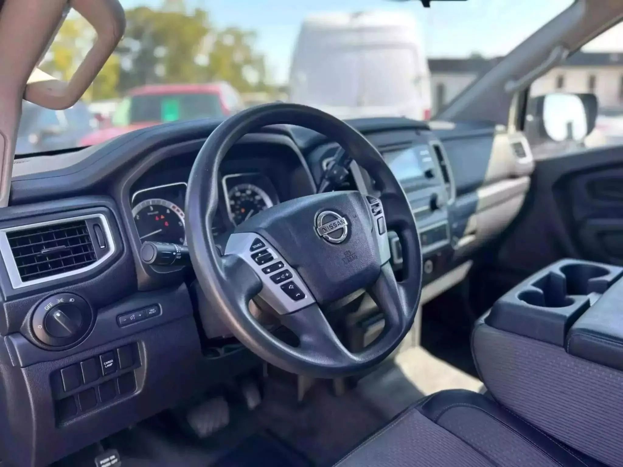 Used 2017 Nissan Titan S image 14