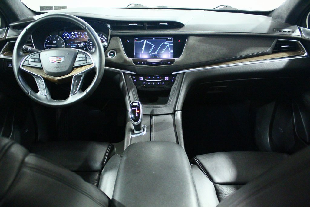 Used 2017 Cadillac XT5 Platinum image 4