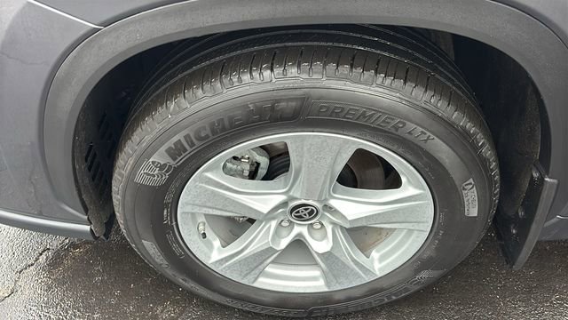 Used 2025 Toyota Highlander LE image 36