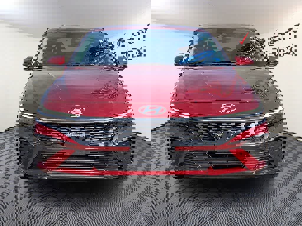 Used 2024 Hyundai Elantra SEL image 2