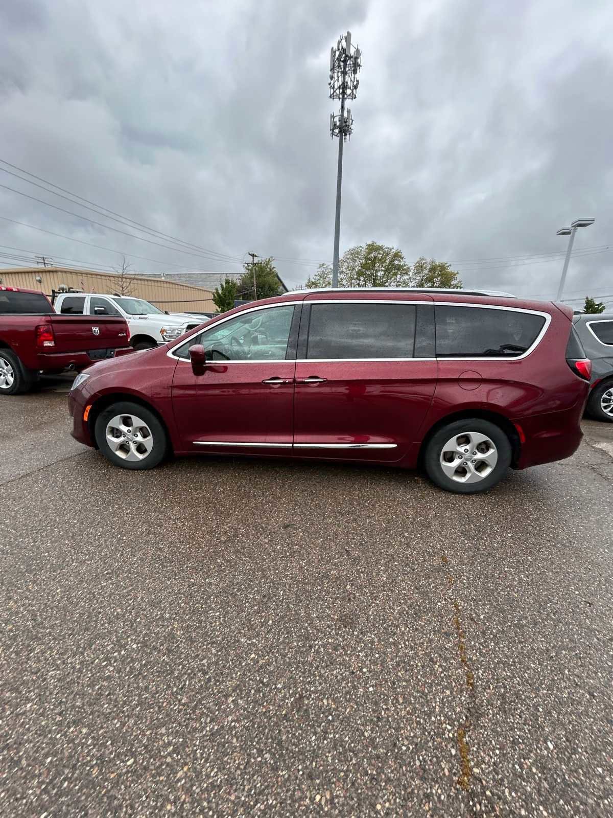 Certified 2017 Chrysler Pacifica Touring-L Plus image 41