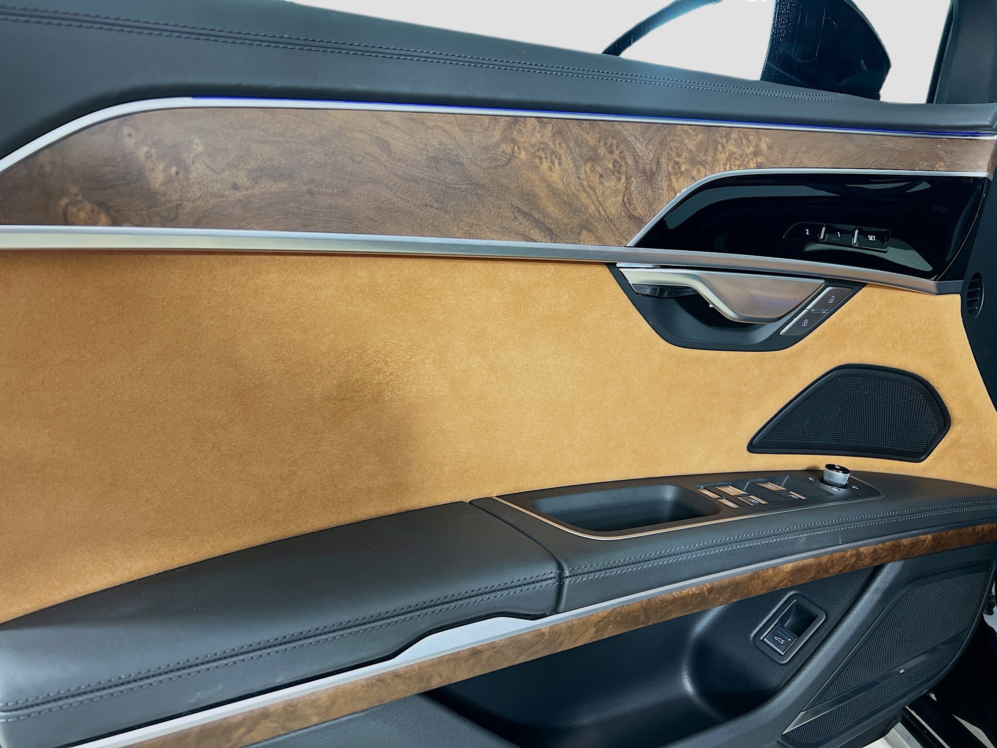 Used 2025 Audi A8 L 3.0T w/ Executive Package image 18