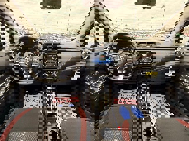 New 2025 Nissan Versa SR w/ Trunk Package image 17