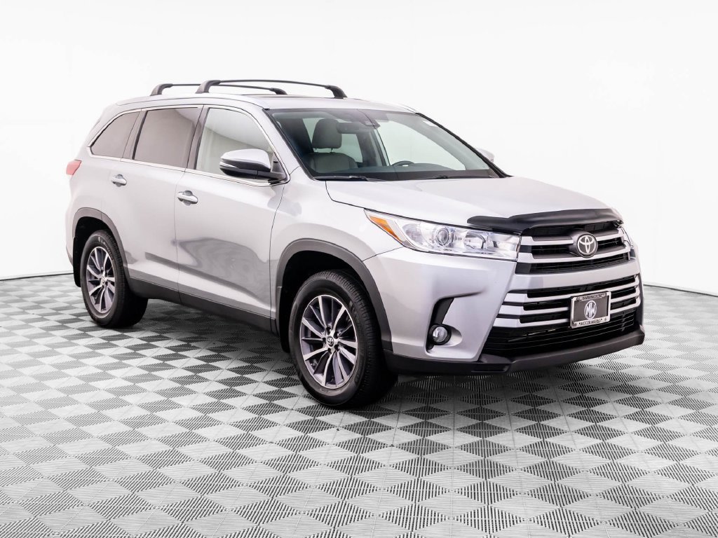 Used 2019 Toyota Highlander XLE AWD/4WD image 10