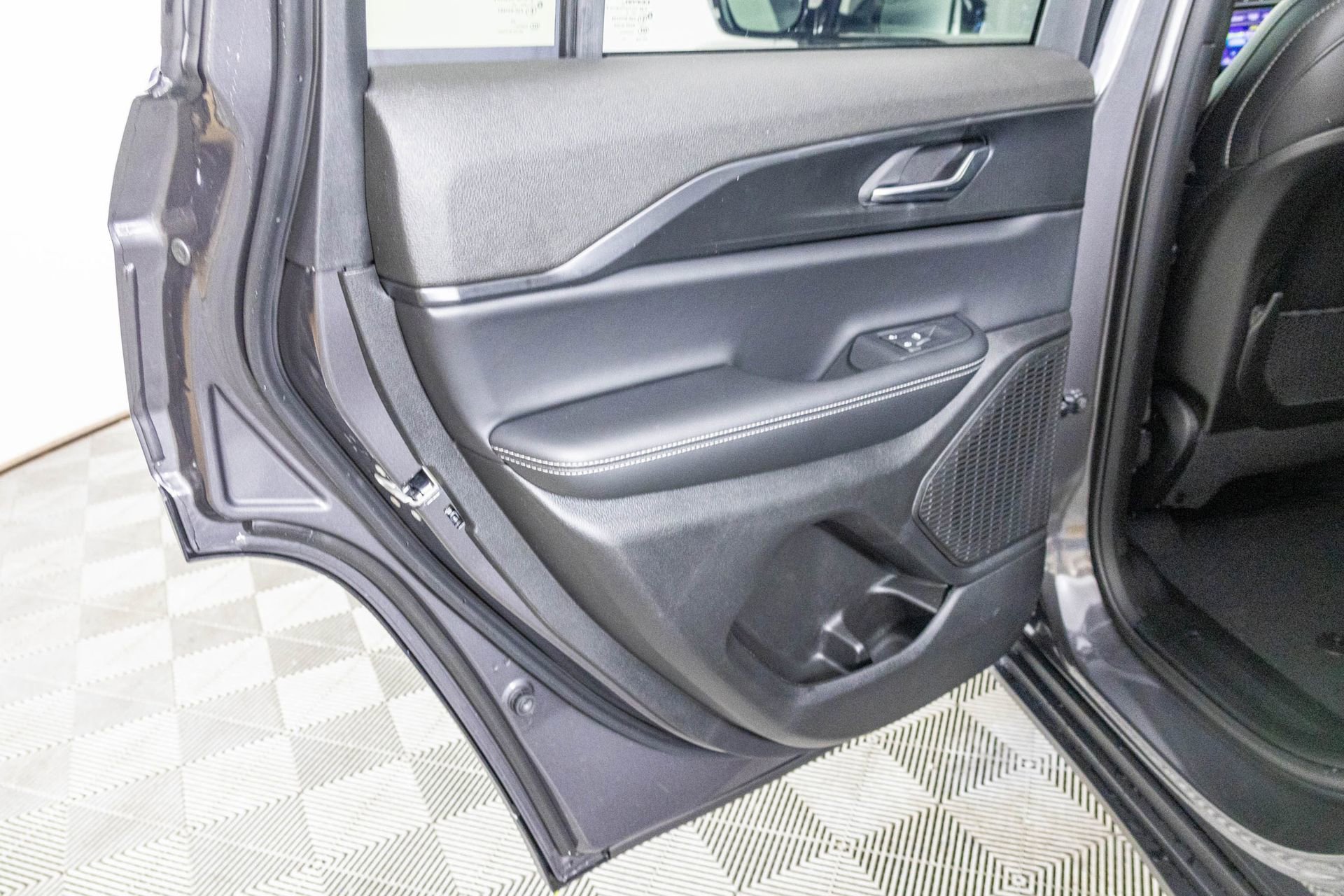 New 2025 Jeep Grand Cherokee Altitude image 26