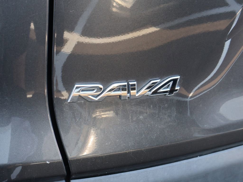Used 2021 Toyota RAV4 LE AWD/4WD image 8