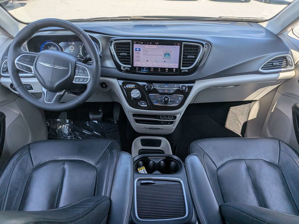 Used 2022 Chrysler Pacifica Touring-L FWD image 15