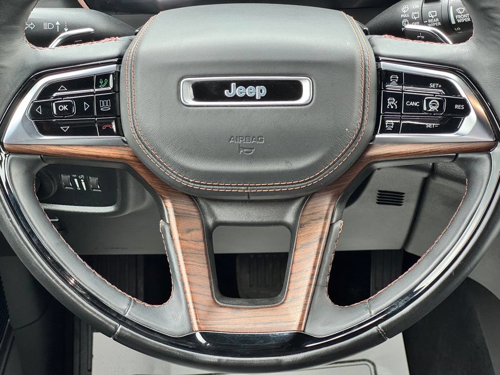 Used 2021 Jeep Grand Cherokee L Summit w/ Luxury Tech Group V AWD/4WD image 25