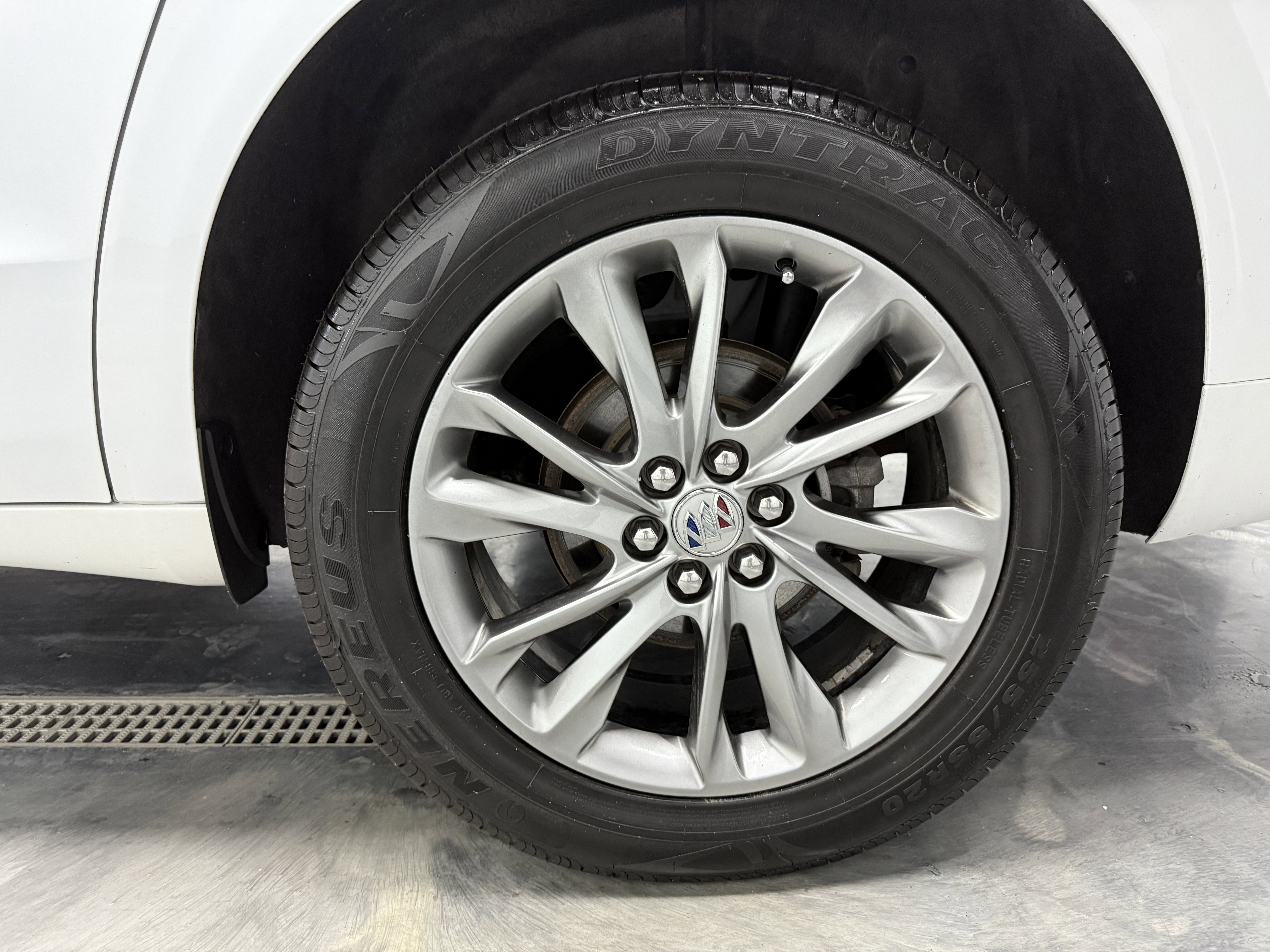 Used 2023 Buick Enclave Avenir image 33