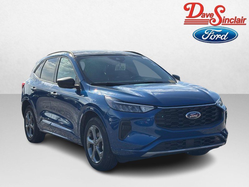 Used 2023 Ford Escape ST-Line w/ Tech Pack #1 AWD/4WD image 4