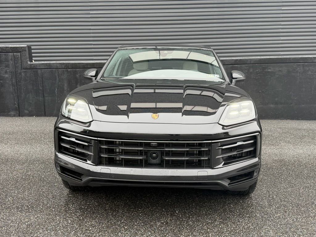 Certified 2025 Porsche Cayenne Coupe image 13