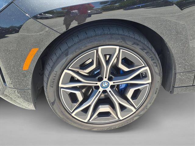 Used 2024 BMW iX xDrive50 w/ Premium Package AWD/4WD image 21
