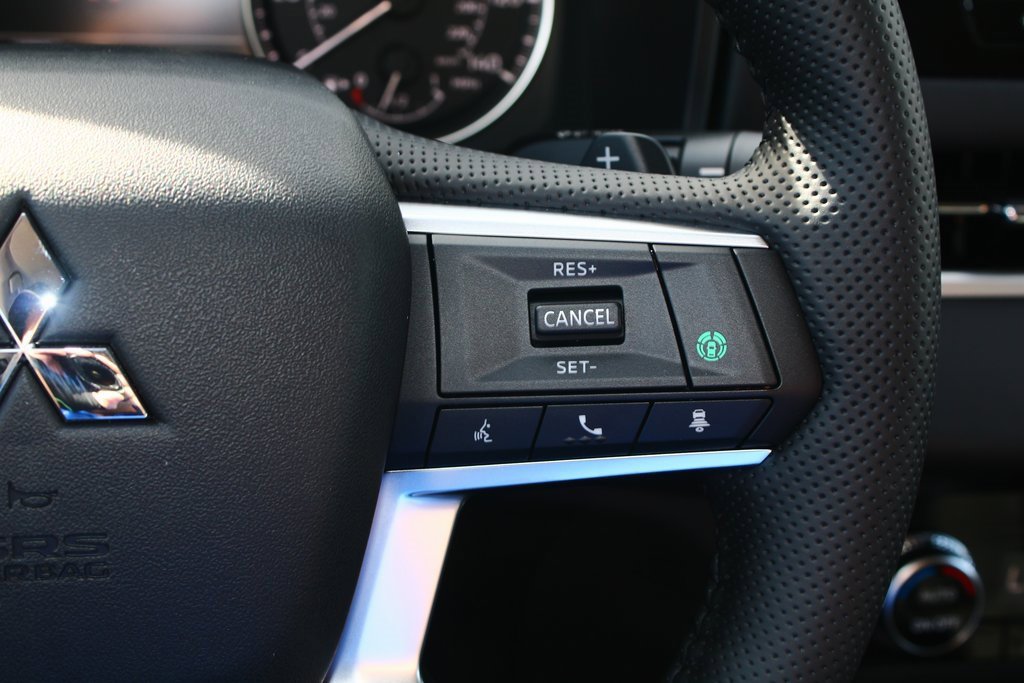 New 2026 Mitsubishi Outlander SE image 15