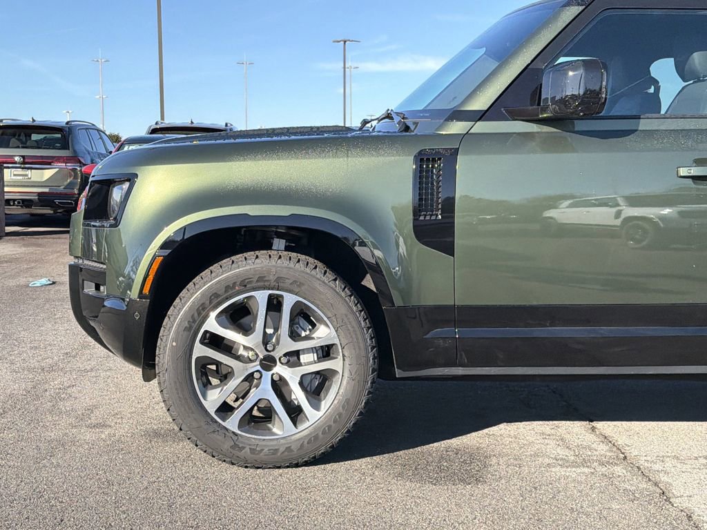 New 2026 Land Rover Defender 110 X-Dynamic SE image 9