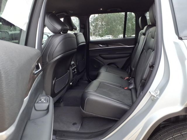 New 2026 Jeep Grand Cherokee Altitude RWD image 17