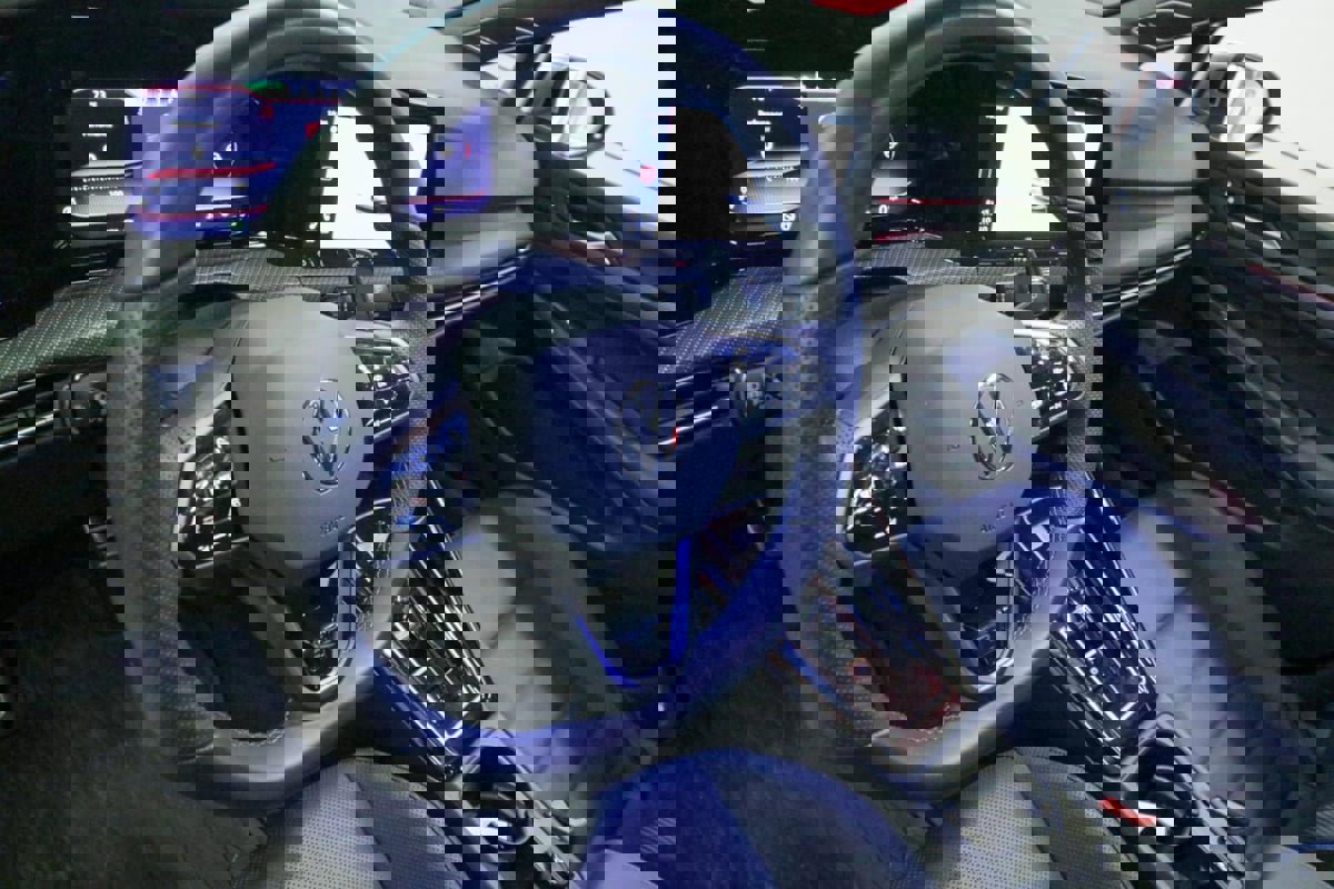 Used 2024 Volkswagen Golf R image 12