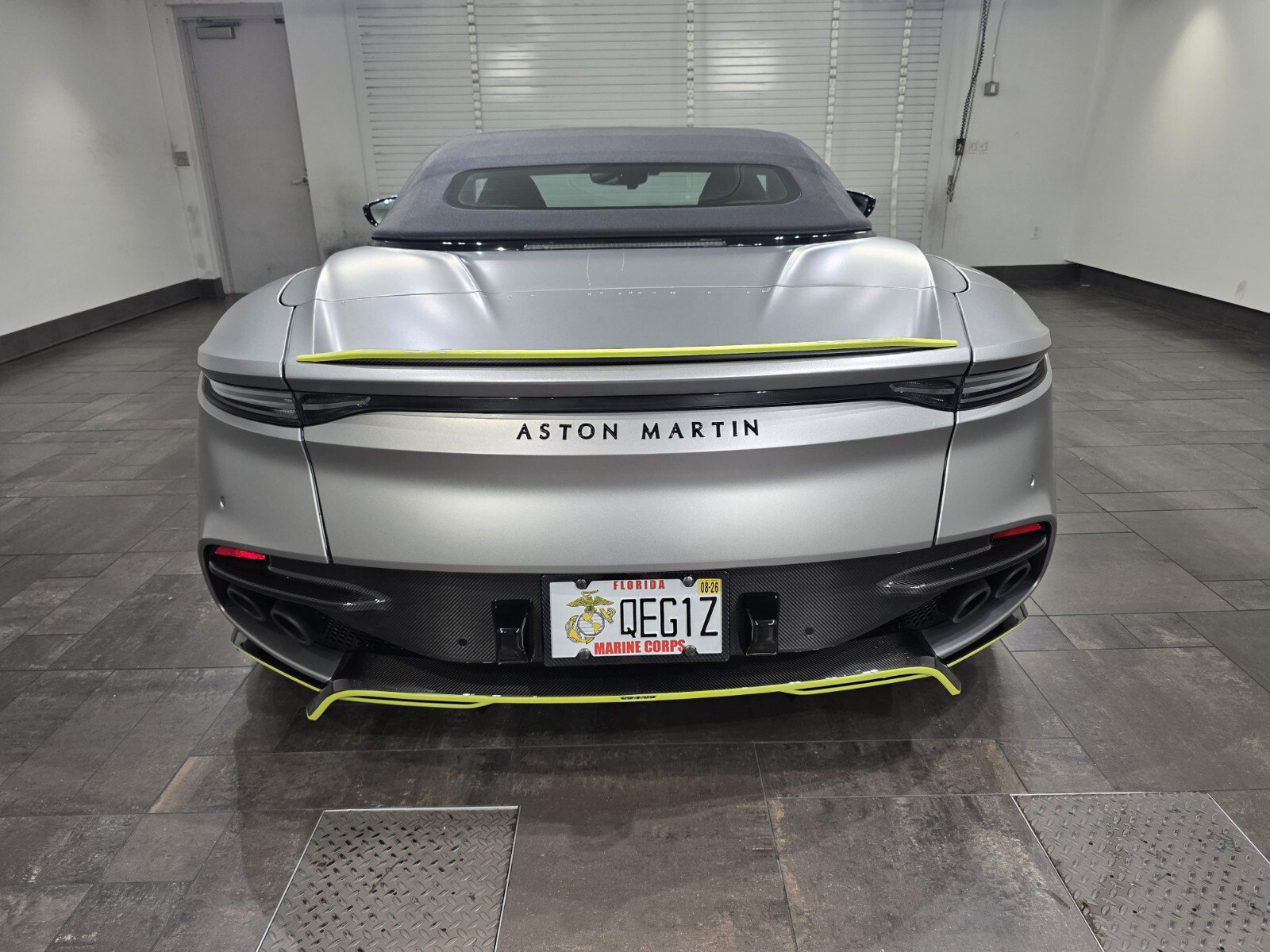 Used 2023 Aston Martin DBS Superleggera Volante RWD image 21