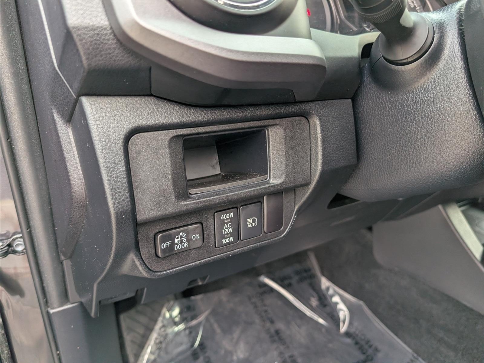 Used 2018 Toyota Tacoma TRD Sport w/ TRD Premium Sport Package AWD/4WD image 20