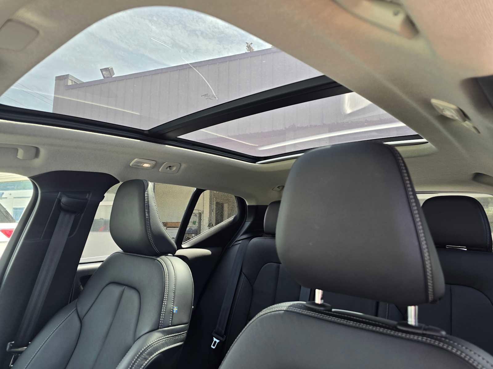 Certified 2024 Volvo XC40 B5 Plus image 21