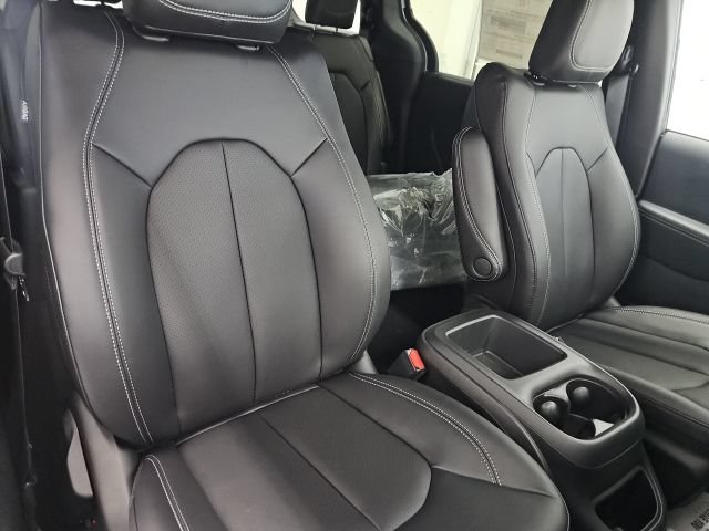 New 2026 Chrysler Voyager LX FWD image 13