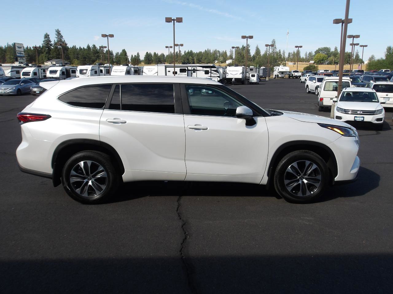 Used 2023 Toyota Highlander XLE AWD/4WD image 6