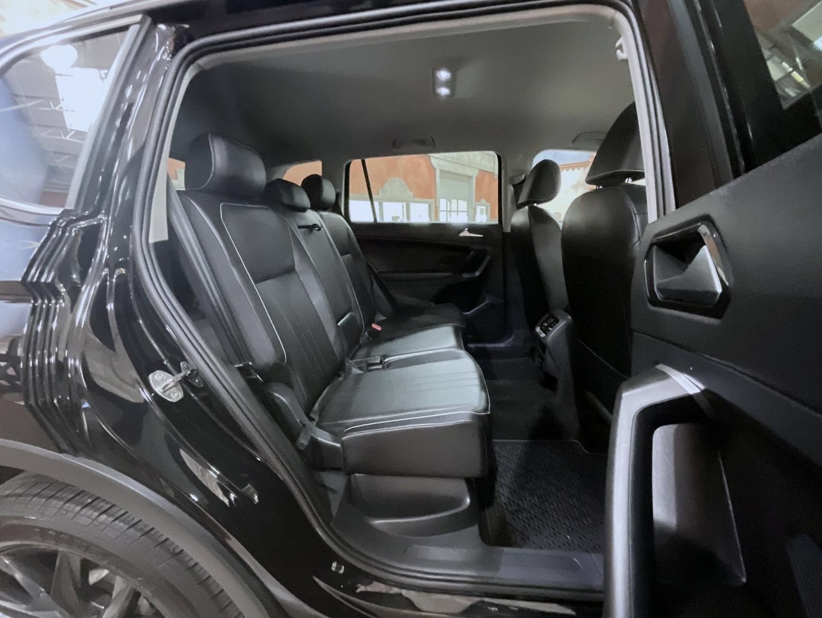 Used 2024 Volkswagen Tiguan SE AWD/4WD image 19