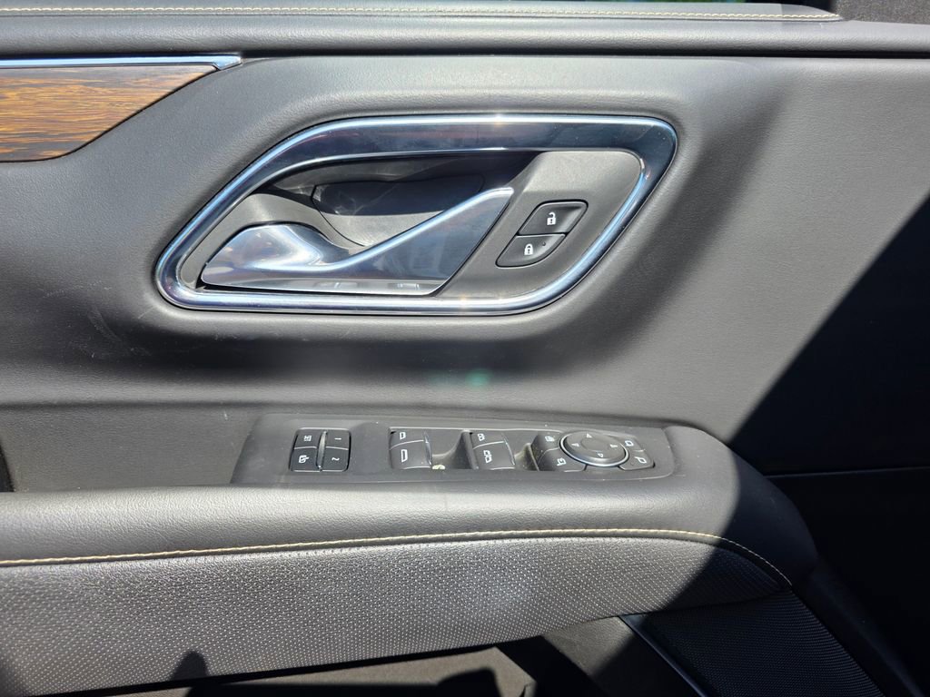 Used 2023 Chevrolet Suburban Premier image 14