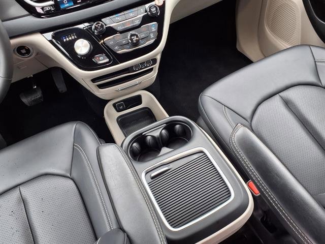 Used 2024 Chrysler Pacifica Touring-L FWD image 19