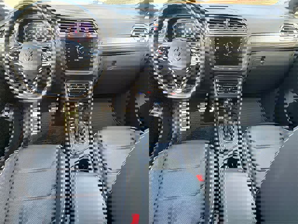 Used 2022 Volkswagen Tiguan SEL R-Line image 19