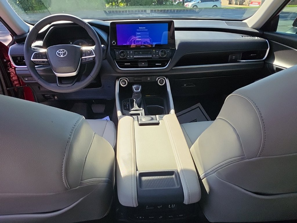 Used 2025 Toyota Grand Highlander FWD image 19