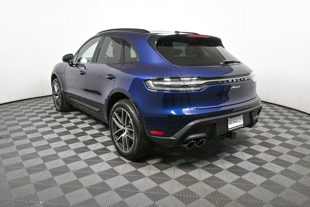 Certified 2025 Porsche Macan image 3