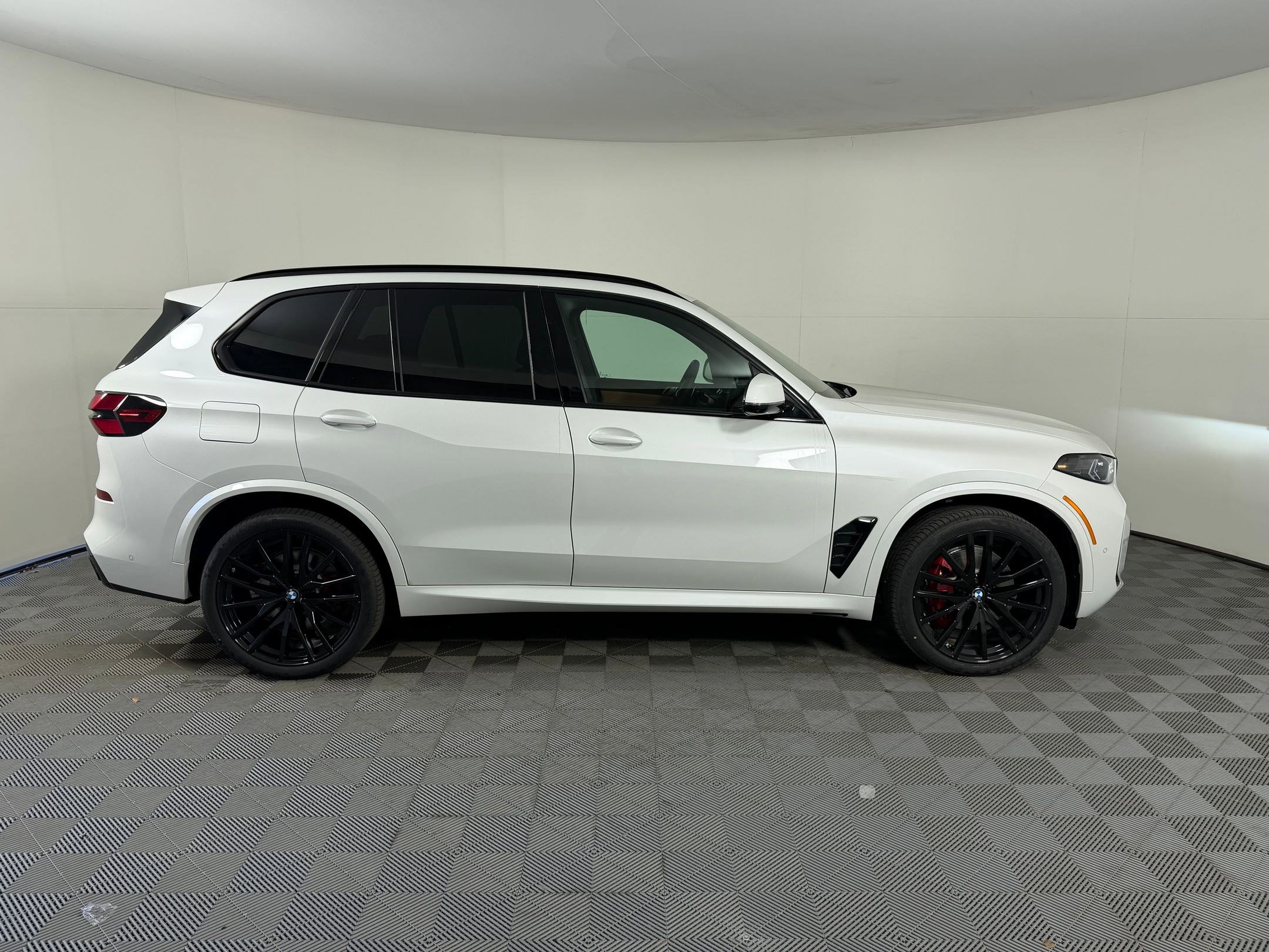 New 2026 BMW X5 sDrive40i image 8