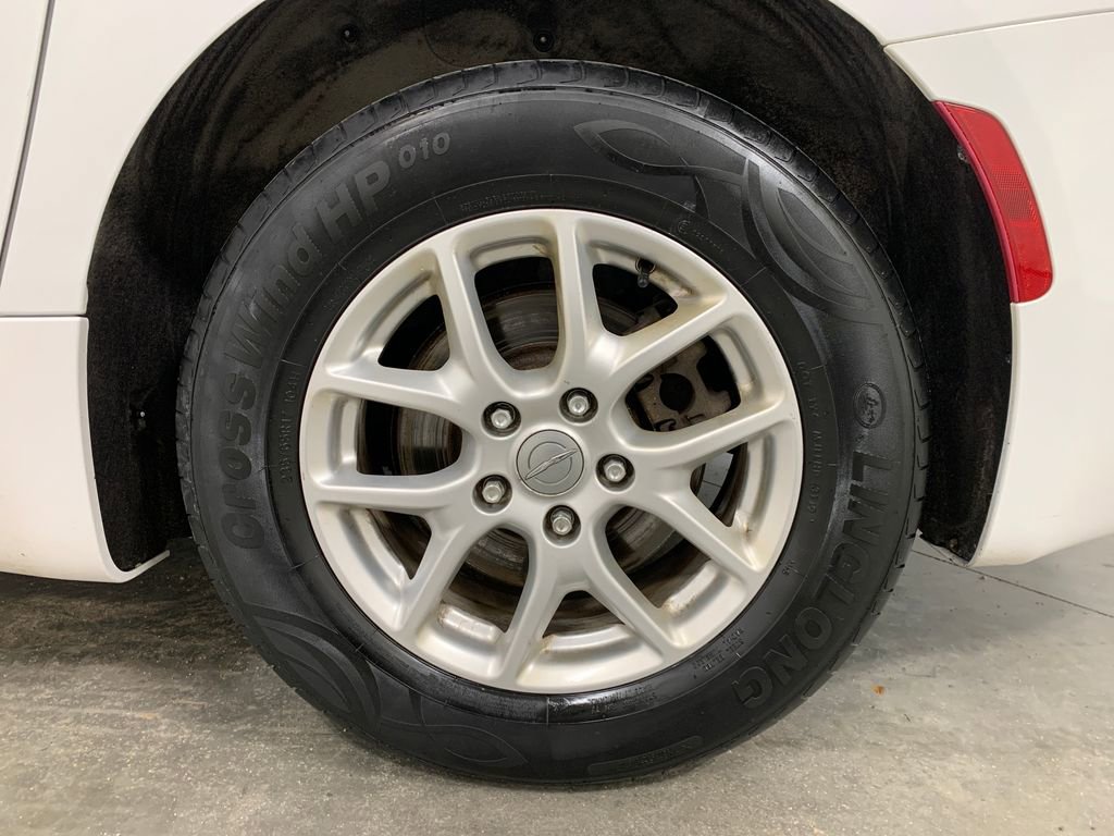 Used 2017 Chrysler Pacifica Touring image 5